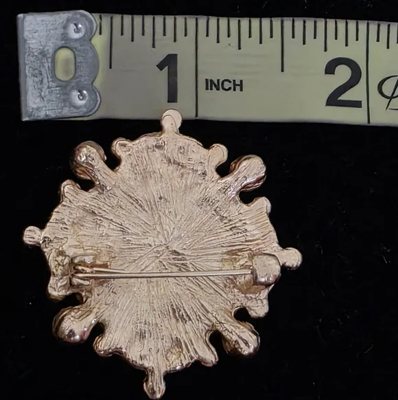 Vintage Baroque-style Blue and Gold Tone Floral Brooch With Faux Pearl 1.5"x1.5" - Picture 3 of 5